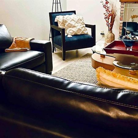 尤巴城5 Beds, 2 Full Baths, W/Gazebo, W/Fenced Backyard别墅 外观 照片
