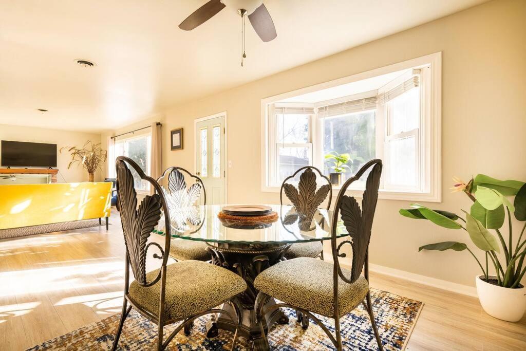 尤巴城5 Beds, 2 Full Baths, W/Gazebo, W/Fenced Backyard别墅 外观 照片