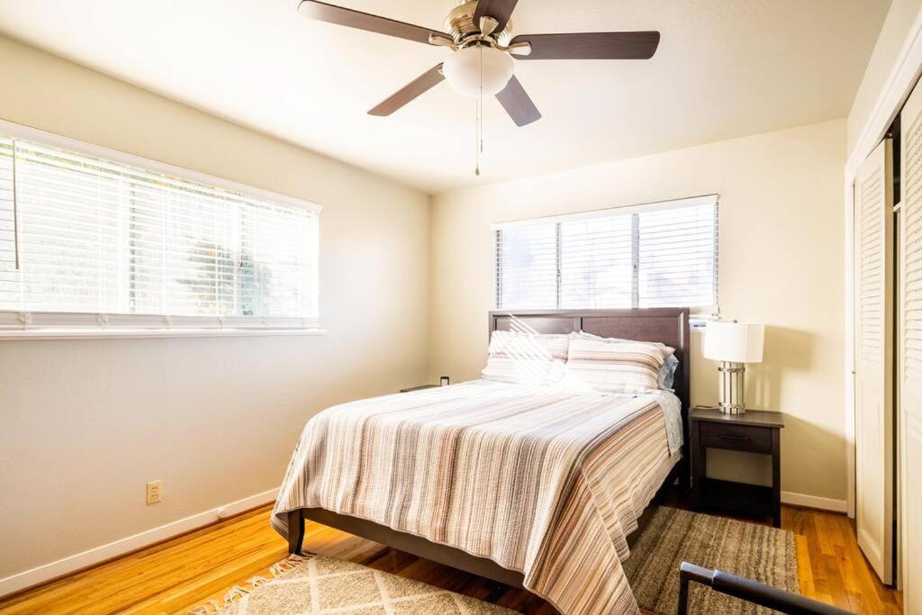 尤巴城5 Beds, 2 Full Baths, W/Gazebo, W/Fenced Backyard别墅 外观 照片