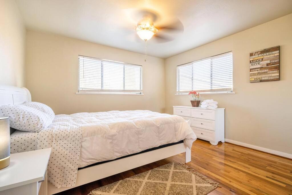尤巴城5 Beds, 2 Full Baths, W/Gazebo, W/Fenced Backyard别墅 外观 照片