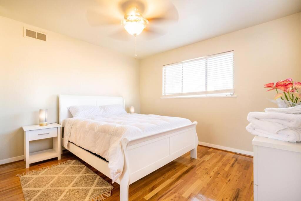 尤巴城5 Beds, 2 Full Baths, W/Gazebo, W/Fenced Backyard别墅 外观 照片