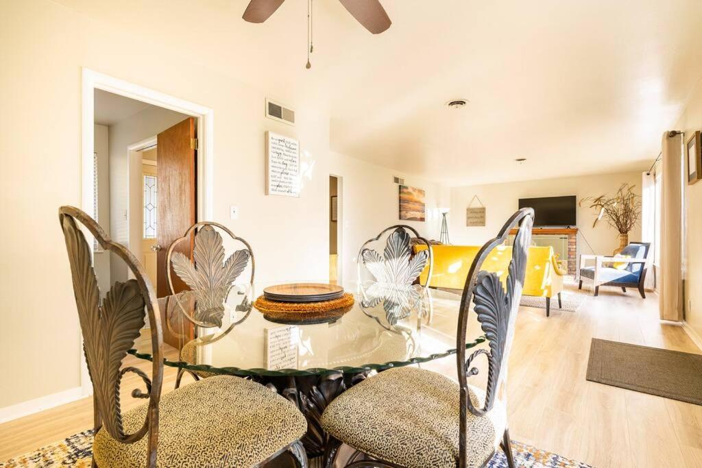 尤巴城5 Beds, 2 Full Baths, W/Gazebo, W/Fenced Backyard别墅 外观 照片